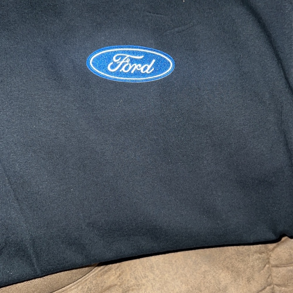 Unisex Large black T-shirt with ford emblem